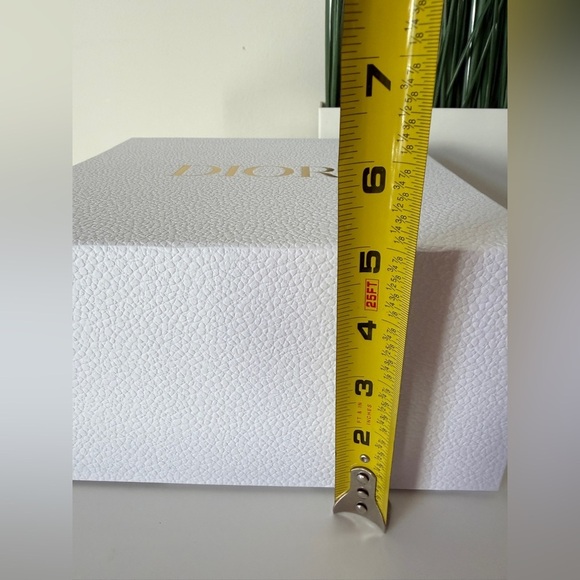New Dior Luxurious White and Gold Box - Picture 8 of 8